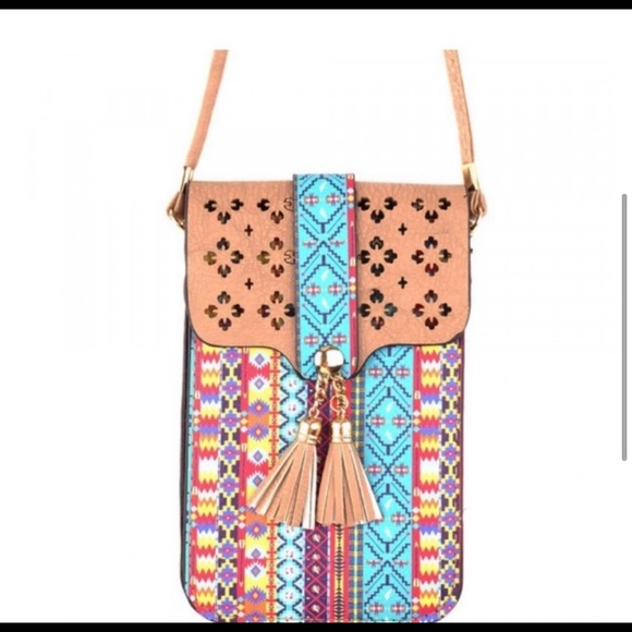 LAST ONE: Faux leather Aztec print crossbody phone case - Picture 4 of 4